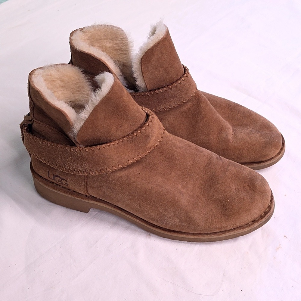 UGG Ankle Boots Women 9.5 Chestnut Suede Sheepskin Whipstitch Strap Cozy Cabin